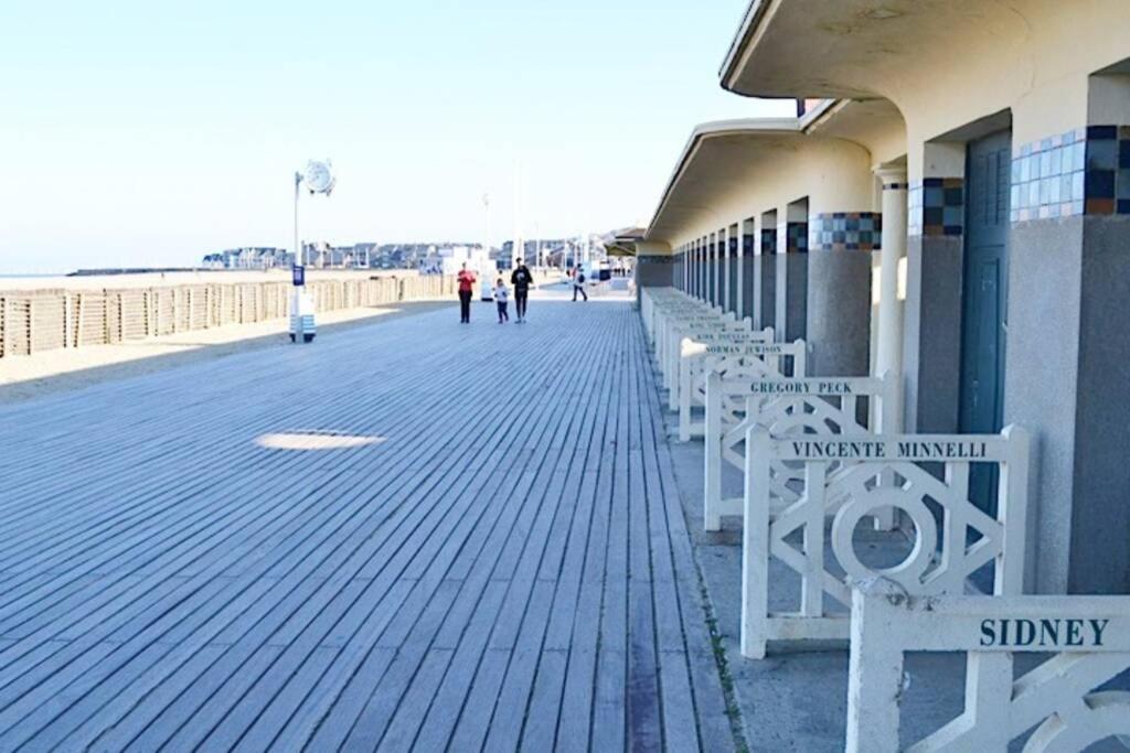 Deauville...Attitude Buitenkant foto